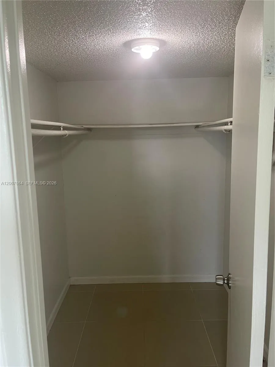 10000 NW 80th Ct #2337 Hialeah Gardens, FL 33016