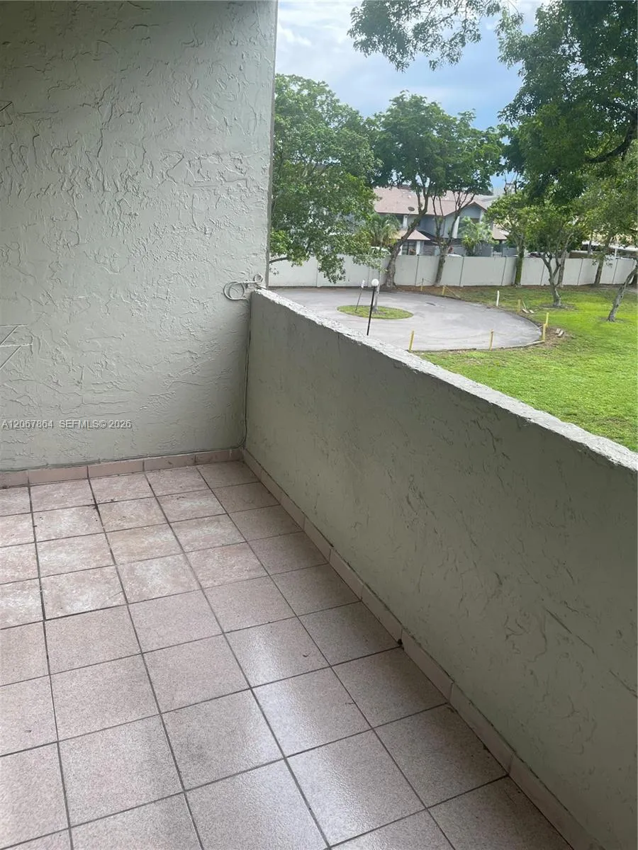 10000 NW 80th Ct #2337 Hialeah Gardens, FL 33016