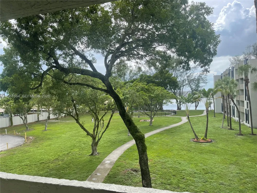 10000 NW 80th Ct #2337 Hialeah Gardens, FL 33016