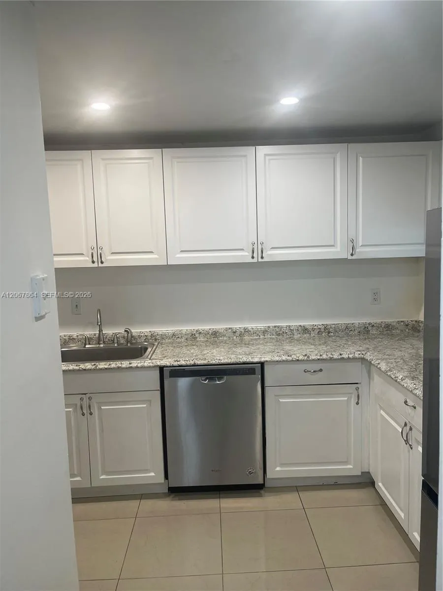 10000 NW 80th Ct #2337 Hialeah Gardens, FL 33016