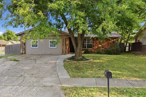 125 W Austin Street