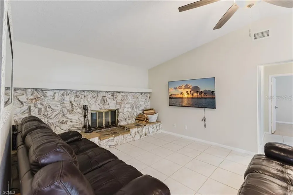 3319 SE 17TH AVENUE Cape Coral, FL 33904