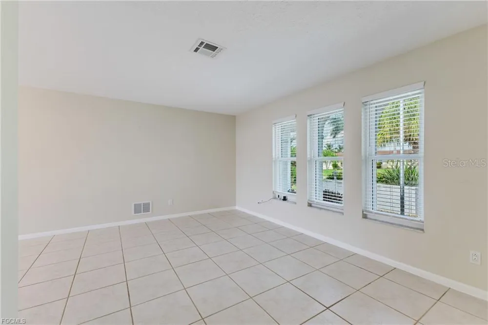3319 SE 17TH AVENUE Cape Coral, FL 33904
