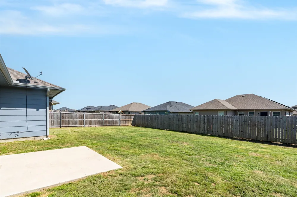117 Willowbend Loop Mabank, TX 75147