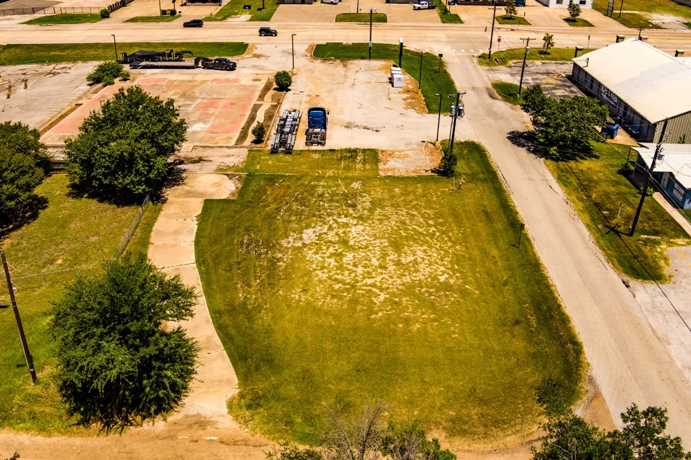 2705 W Main Street Gun Barrel City, TX 75156
