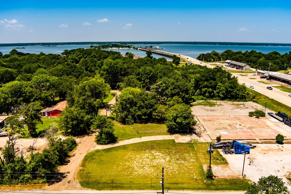 2705 W Main Street Gun Barrel City, TX 75156