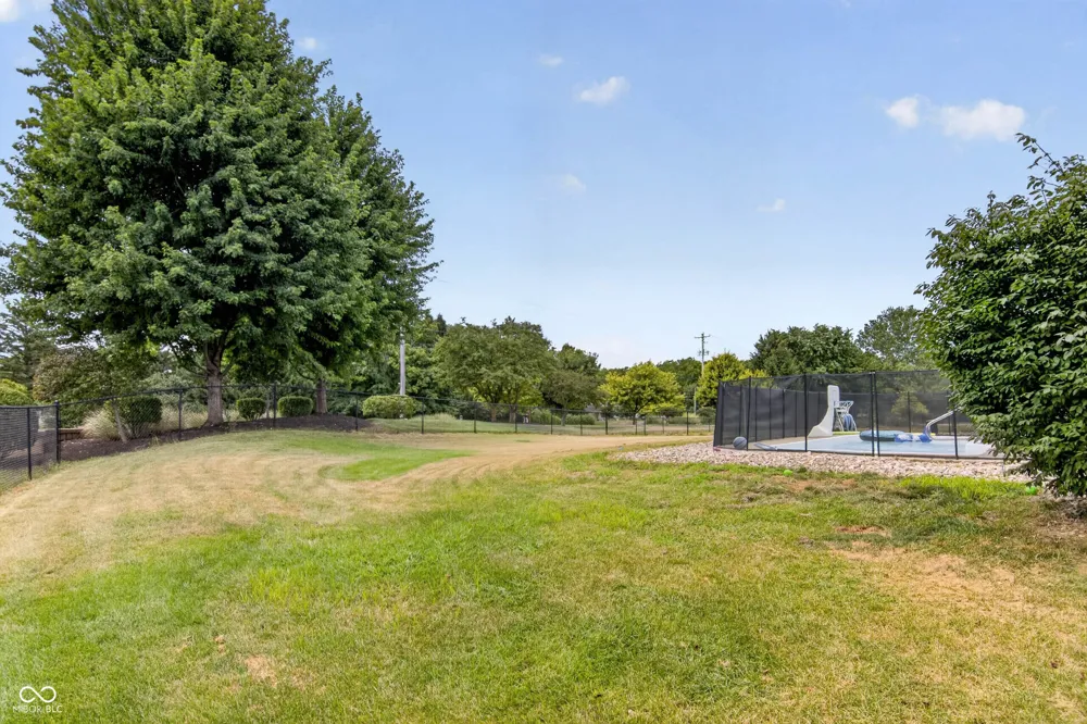 5507 Gainesway Drive Greenwood, IN 46142