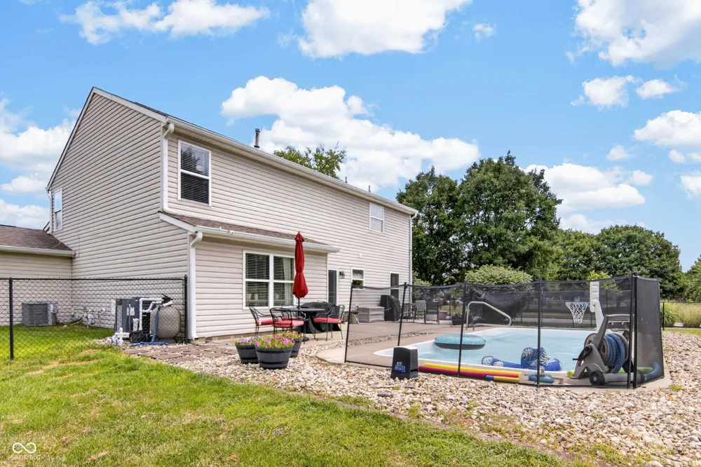 5507 Gainesway Drive Greenwood, IN 46142