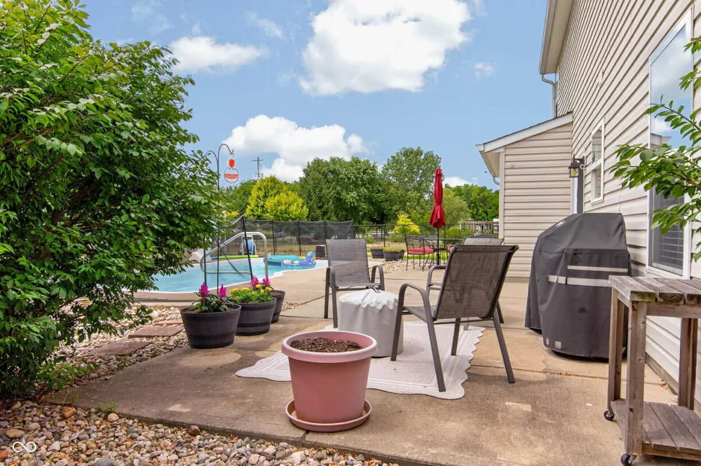 5507 Gainesway Drive Greenwood, IN 46142