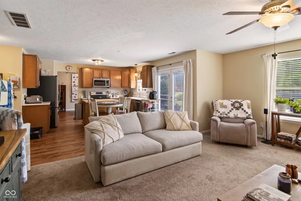 5507 Gainesway Drive Greenwood, IN 46142