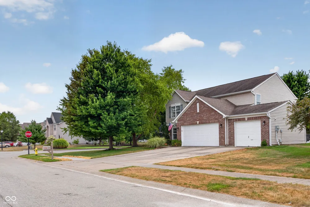 5507 Gainesway Drive Greenwood, IN 46142