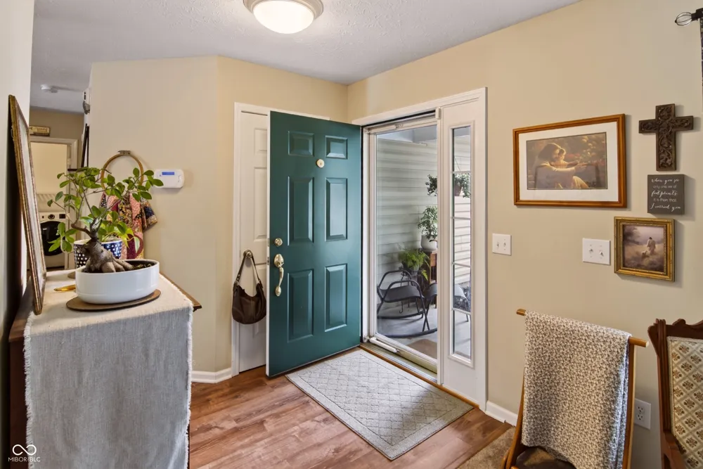 5507 Gainesway Drive Greenwood, IN 46142