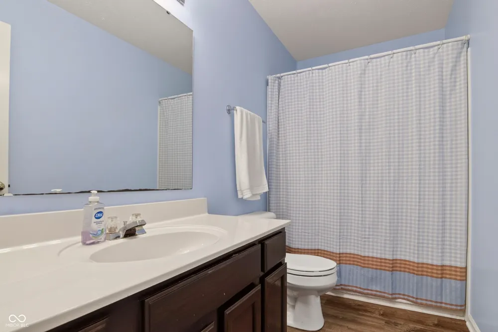 5507 Gainesway Drive Greenwood, IN 46142