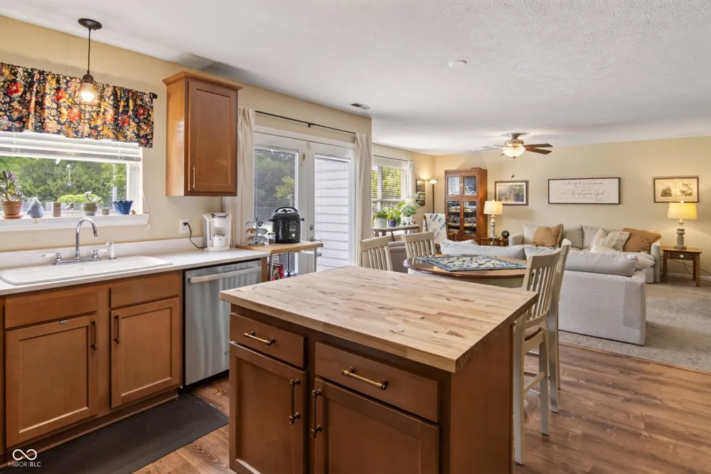 5507 Gainesway Drive Greenwood, IN 46142