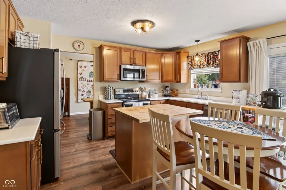 5507 Gainesway Drive Greenwood, IN 46142
