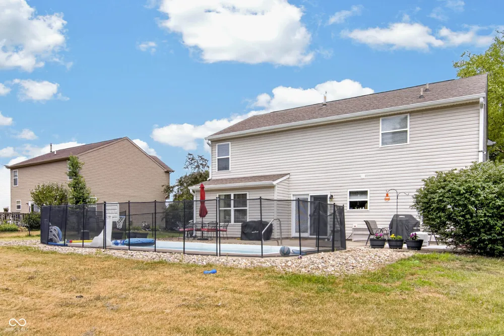 5507 Gainesway Drive Greenwood, IN 46142