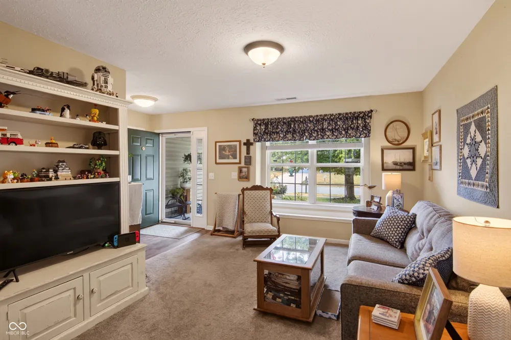 5507 Gainesway Drive Greenwood, IN 46142