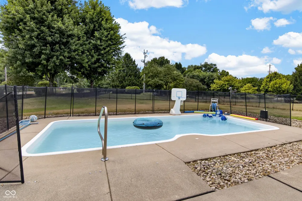 5507 Gainesway Drive Greenwood, IN 46142