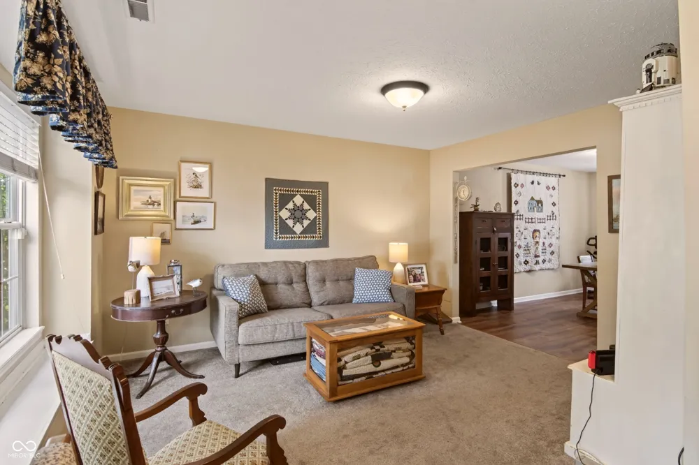 5507 Gainesway Drive Greenwood, IN 46142