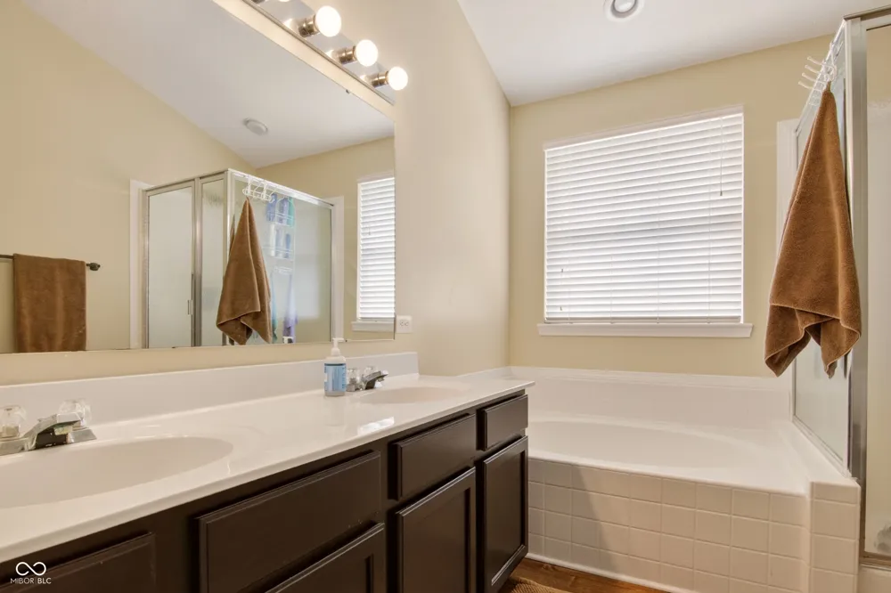 5507 Gainesway Drive Greenwood, IN 46142