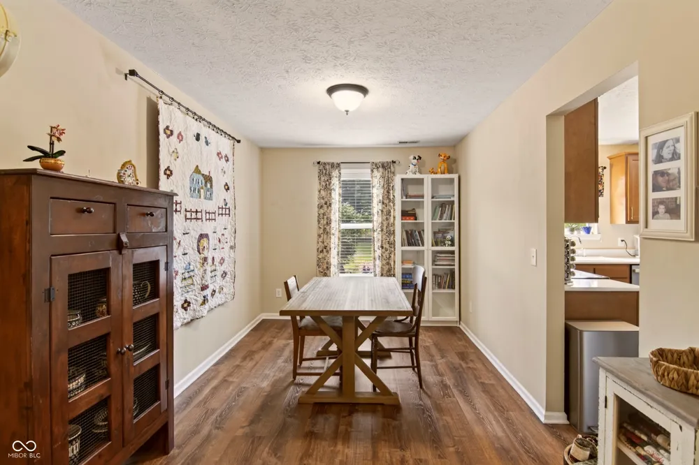 5507 Gainesway Drive Greenwood, IN 46142