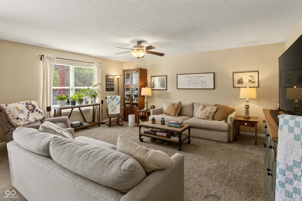 5507 Gainesway Drive Greenwood, IN 46142