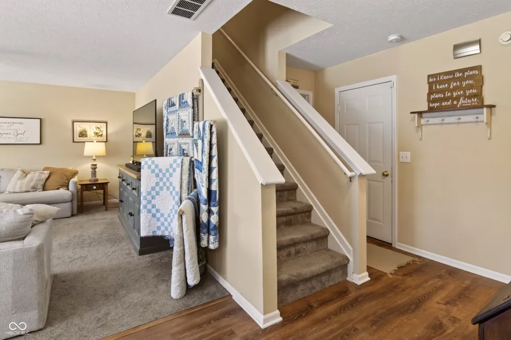 5507 Gainesway Drive Greenwood, IN 46142