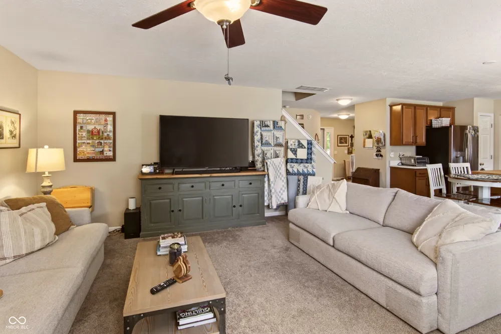 5507 Gainesway Drive Greenwood, IN 46142
