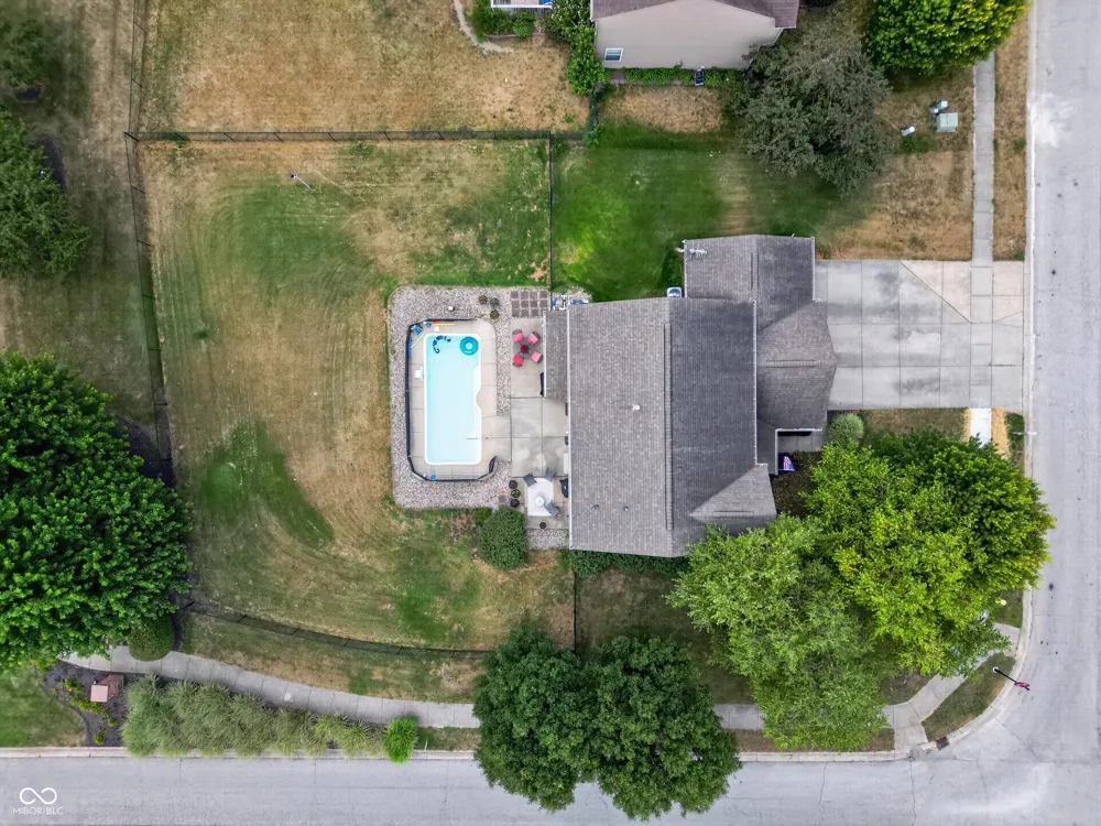 5507 Gainesway Drive Greenwood, IN 46142