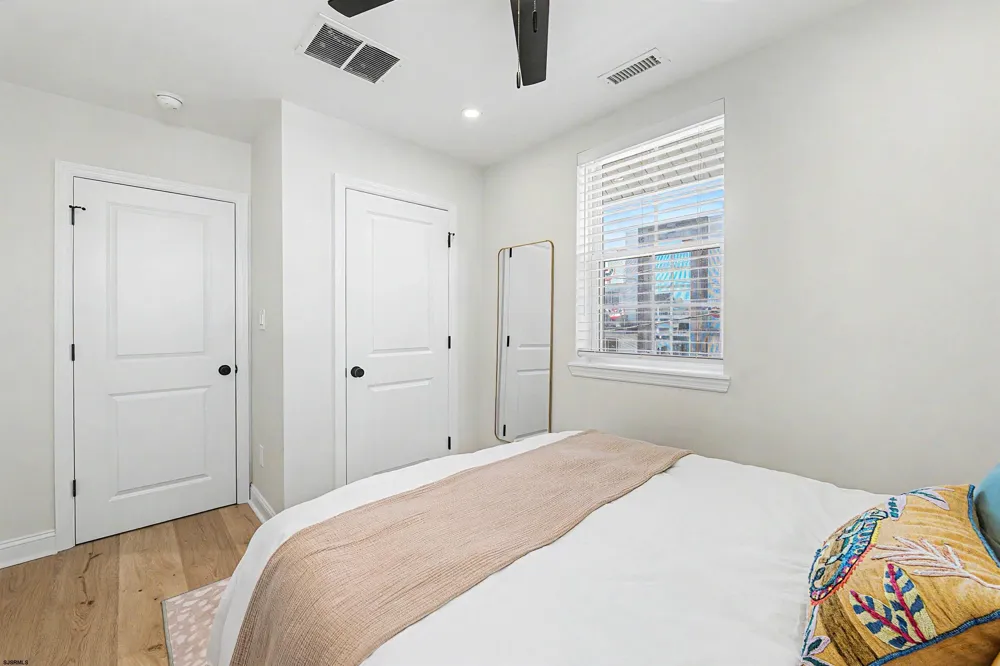 129 N New Haven Ave Ventnor, NJ 08406