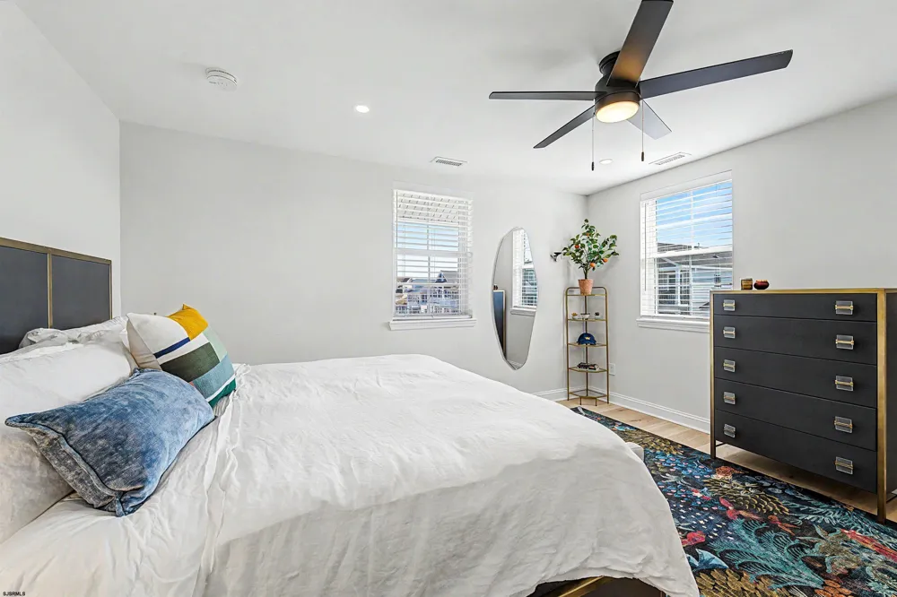 129 N New Haven Ave Ventnor, NJ 08406