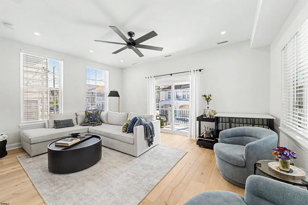 129 N New Haven Ave Ventnor, NJ 08406