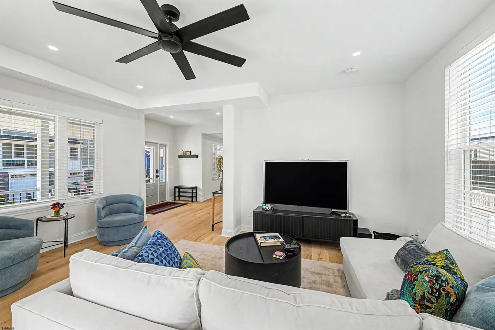 129 N New Haven Ave Ventnor, NJ 08406
