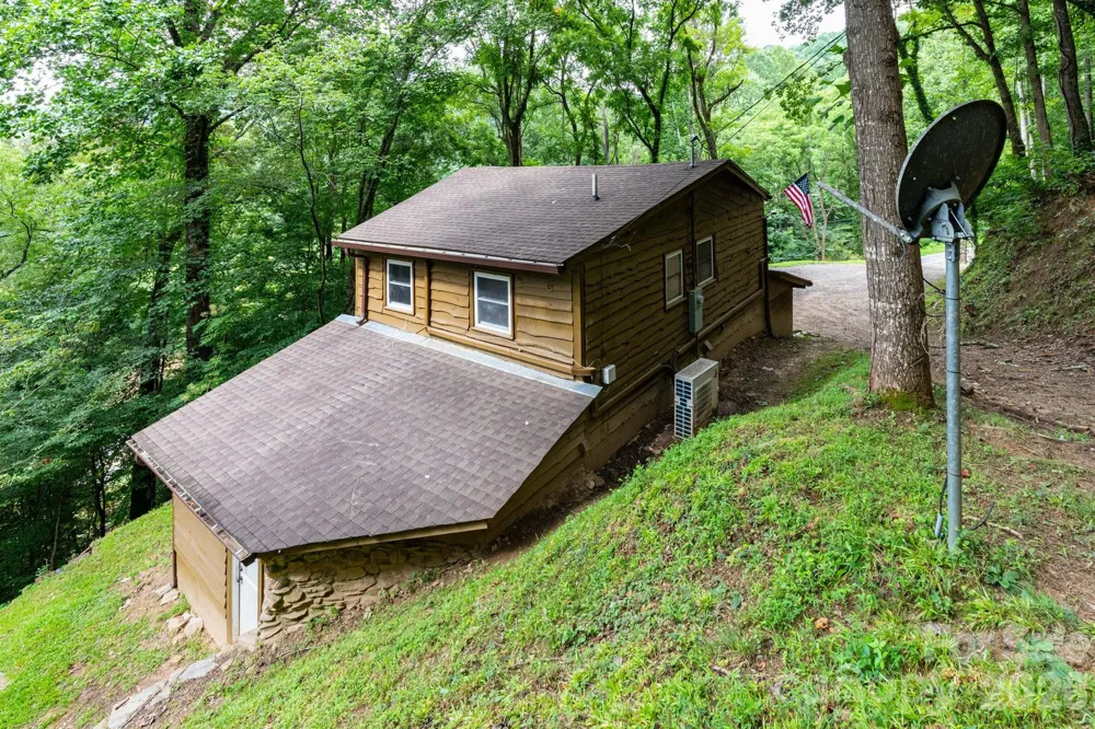 210 Sunset Farm Road Whittier, NC 28789