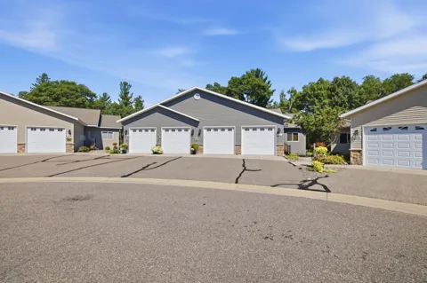 5646 Rush Lake Court