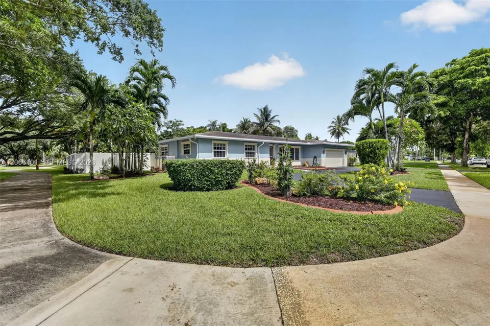 801 Ixora Ln Plantation, FL 33317