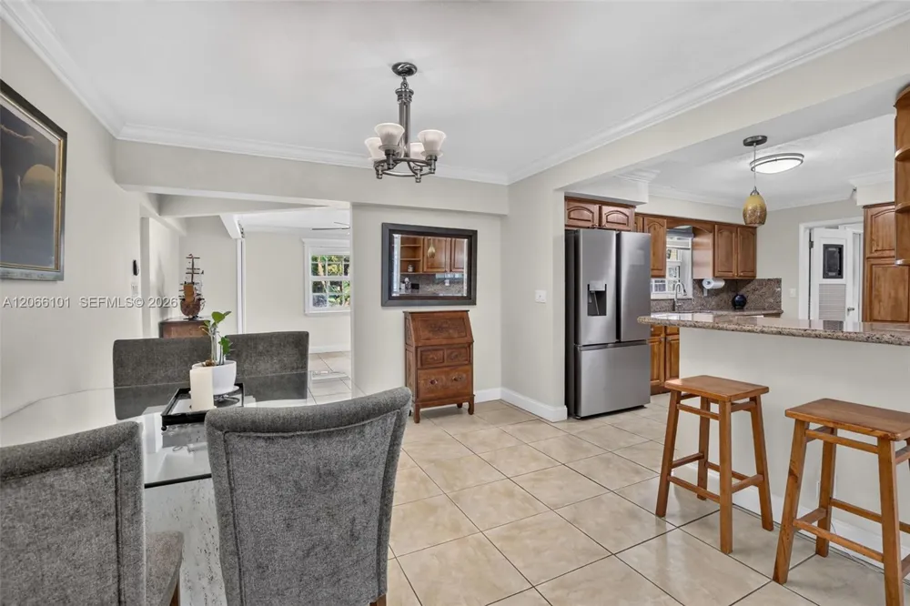 801 Ixora Ln Plantation, FL 33317