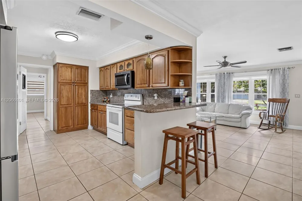 801 Ixora Ln Plantation, FL 33317