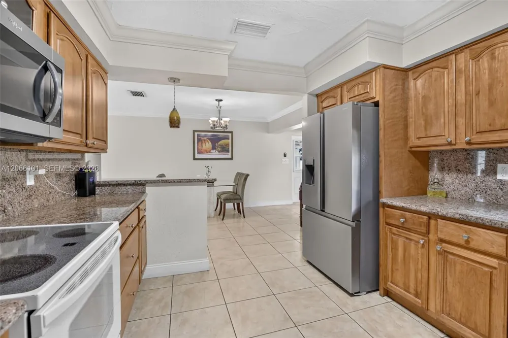 801 Ixora Ln Plantation, FL 33317