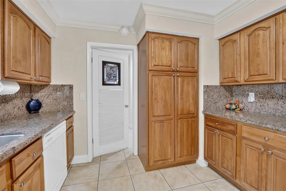 801 Ixora Ln Plantation, FL 33317