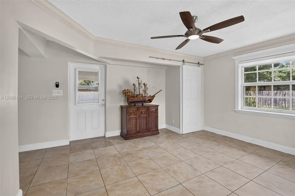 801 Ixora Ln Plantation, FL 33317