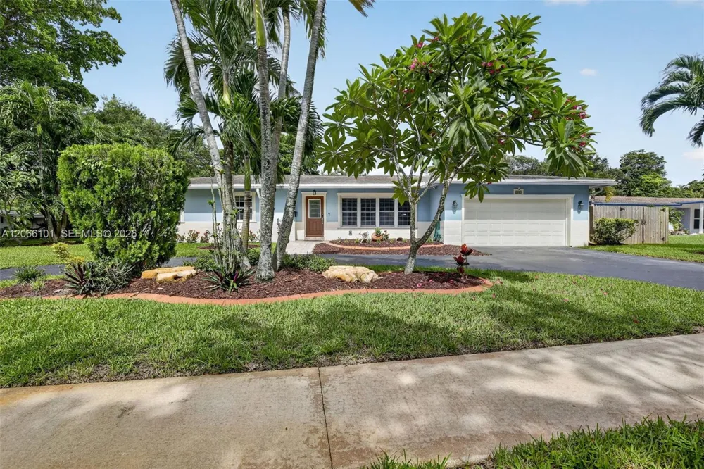 801 Ixora Ln Plantation, FL 33317