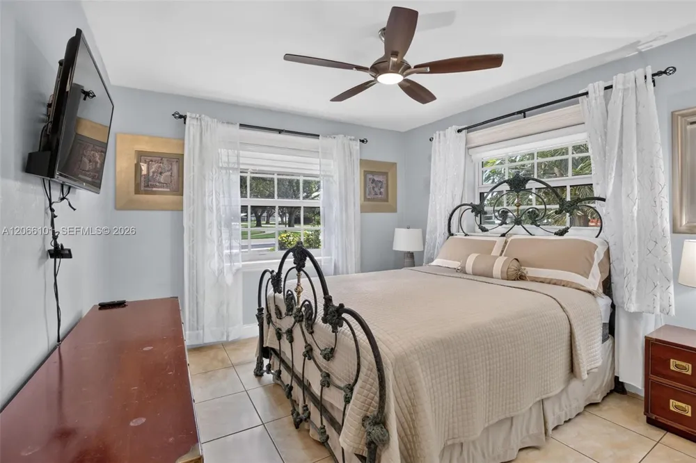 801 Ixora Ln Plantation, FL 33317