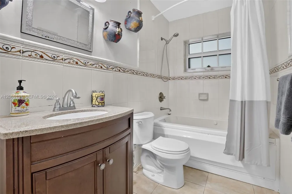 801 Ixora Ln Plantation, FL 33317