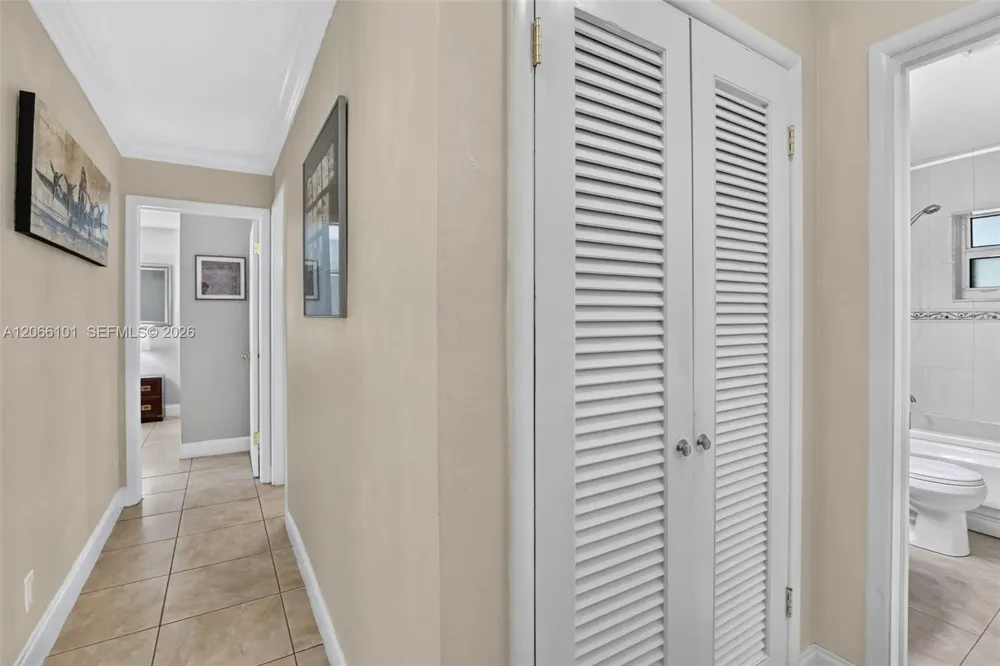 801 Ixora Ln Plantation, FL 33317
