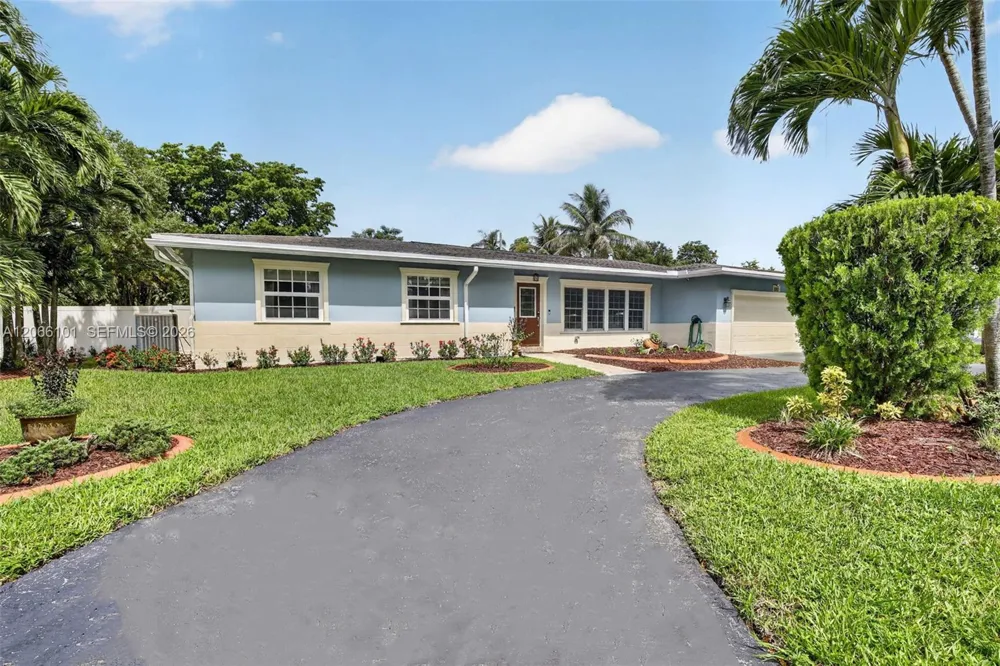 801 Ixora Ln Plantation, FL 33317