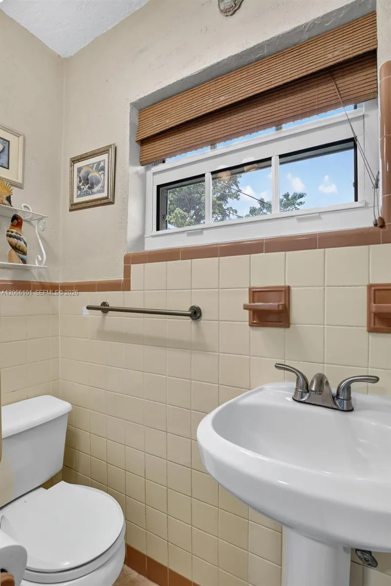 801 Ixora Ln Plantation, FL 33317