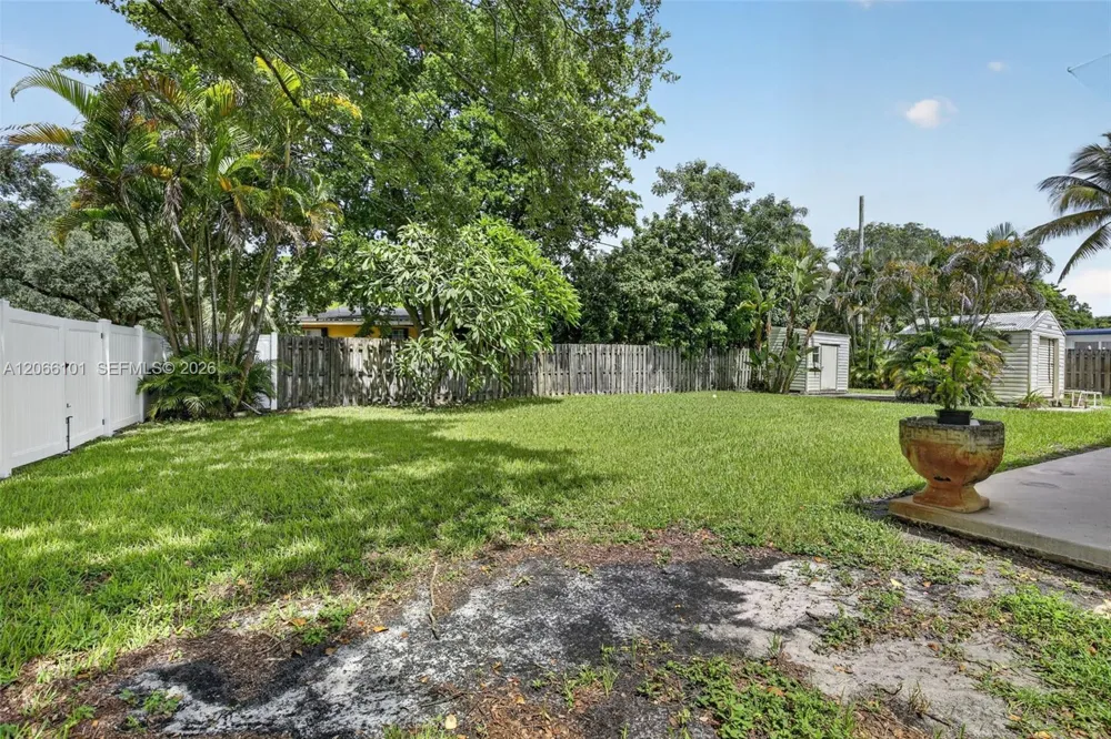 801 Ixora Ln Plantation, FL 33317