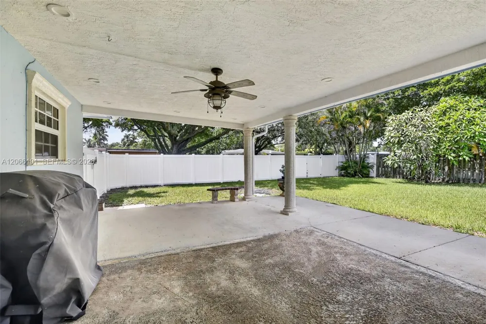 801 Ixora Ln Plantation, FL 33317