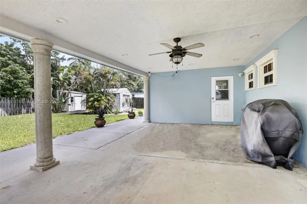 801 Ixora Ln Plantation, FL 33317